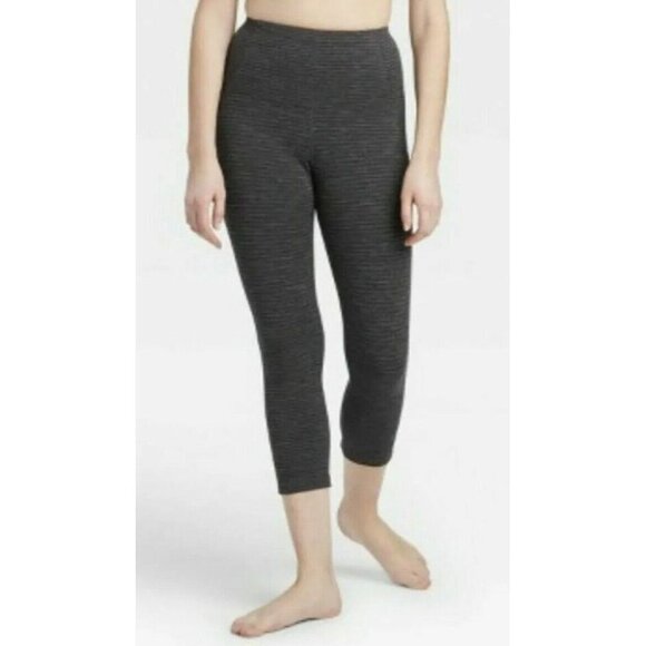 ALL in Motion™ Women's Contour Power Waist  Textured Capri Leggings Black, XS - Picture 1 of 3